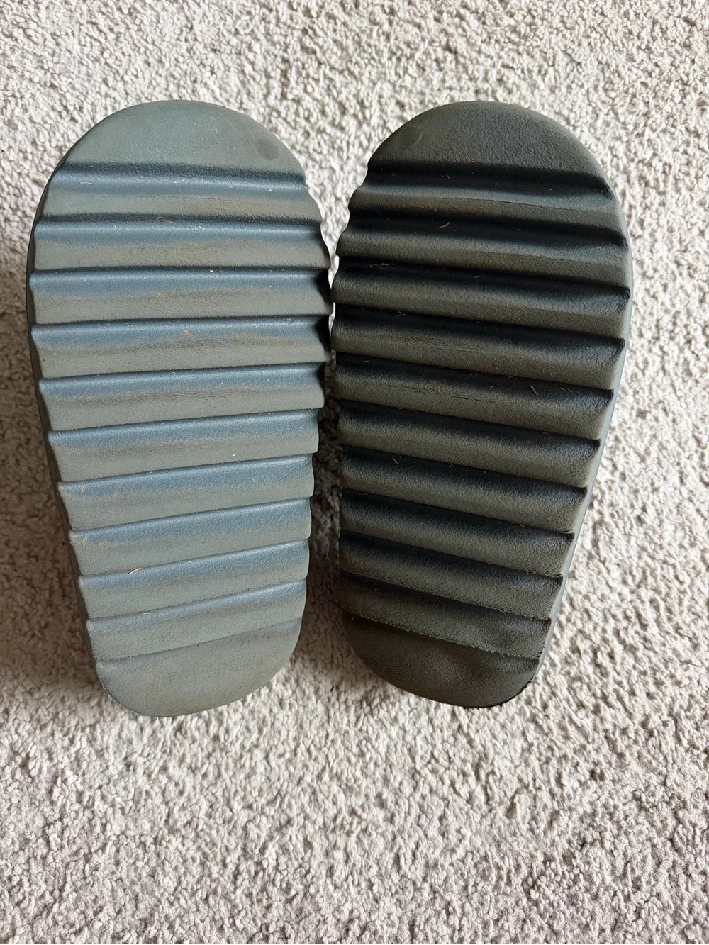 Yeezy slides- Gray